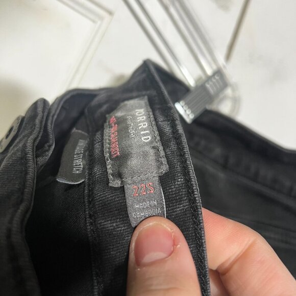 Torrid FEEL THE FIT Mid-Rise Boot Cut Jeans Slim Black Size 22S Vintage Stretch - Picture 9 of 12